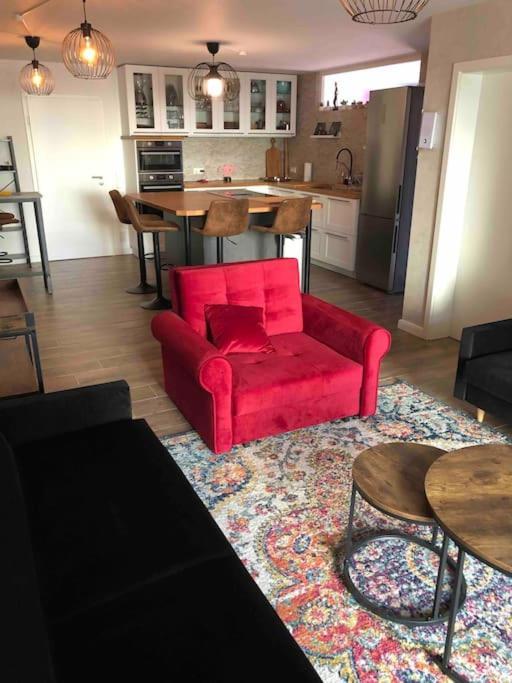 Stylisches Maybach Appartement Mit Terrasse Fuer 5 Personen, 5 Betten, Grosse Kochinsel, Homeoffice Mit 250Mbit Wlan Aidlingen Экстерьер фото