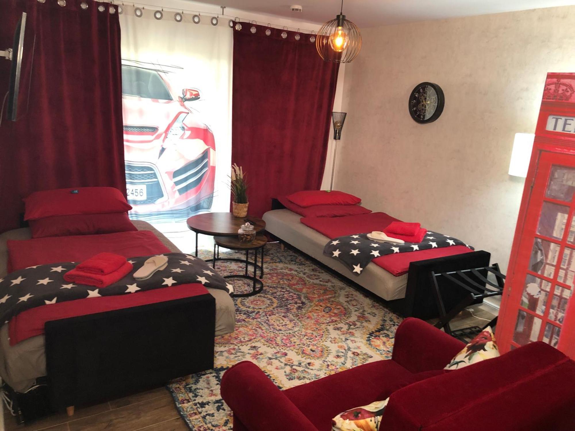 Stylisches Maybach Appartement Mit Terrasse Fuer 5 Personen, 5 Betten, Grosse Kochinsel, Homeoffice Mit 250Mbit Wlan Aidlingen Экстерьер фото